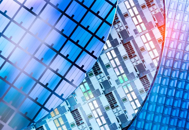 近代的なガラス張りのビルの外観