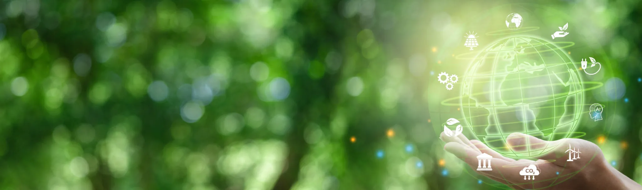 TRINITYの環境方針を象徴する地球と再エネアイコンのイメージ