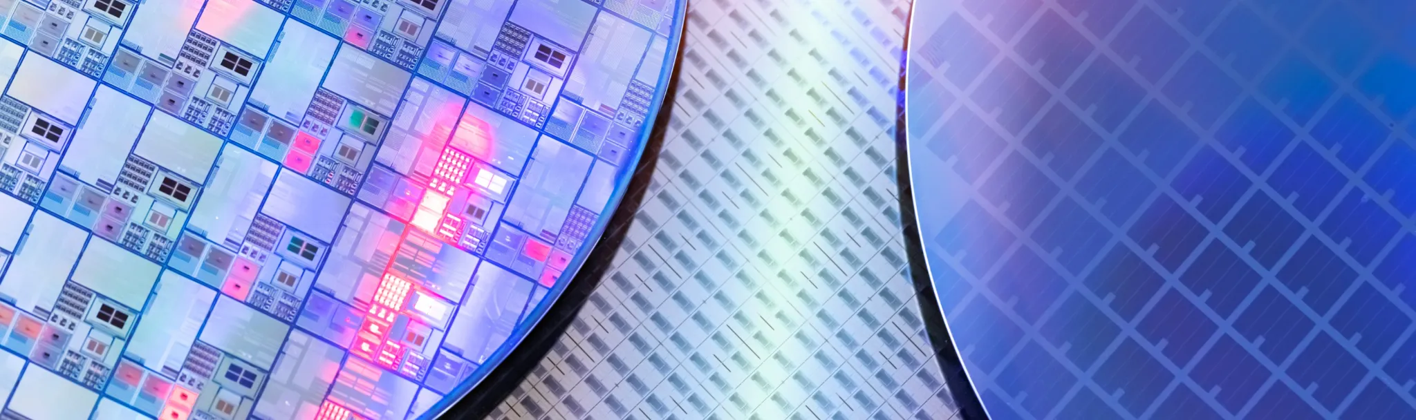 シリコンウエハーの拡大写真（チップパターン）