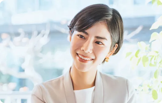 笑顔の女性社員