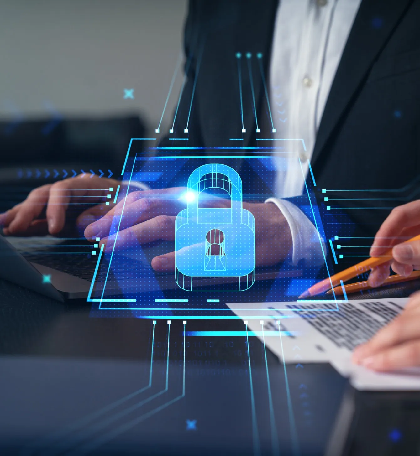 情報セキュリティへの取り組みを表すイメージ（鍵アイコンとPC作業）